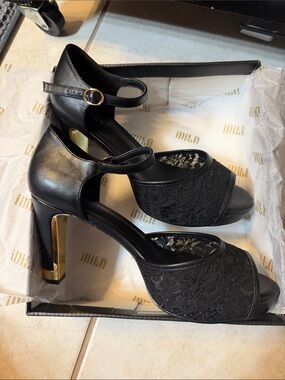 UNIONBAY Black Lace Platform Heels with Gold Block Accent